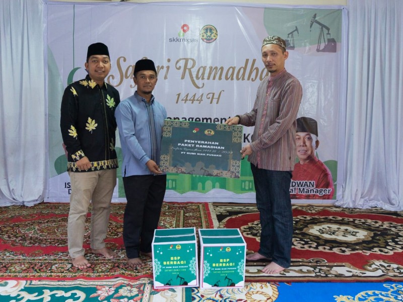 Bumi Siak Pusako Bagikan Paket Ramadan di Tapung Kampar