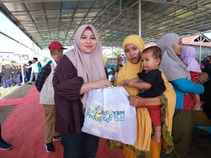 YBM PLN UID Sulselrabar Tebar Keberkahan Muharram Bercahaya 1445H