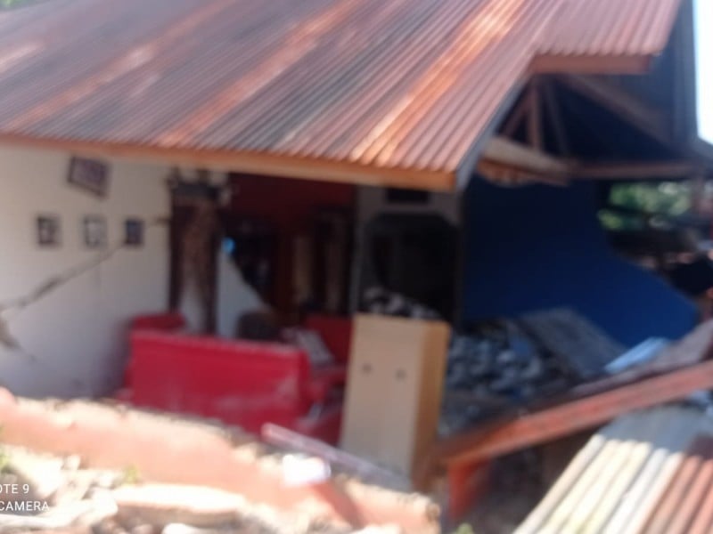 Foto-foto Rumah Rusak dan Roboh Diguncang Gempa Sumbar Magnitudo 6,2