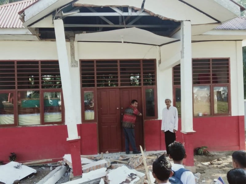 Foto-foto Rumah Rusak dan Roboh Diguncang Gempa Sumbar Magnitudo 6,2