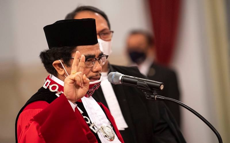 Jokowi Lantik Syarifuddin sebagai Ketua MA dan Manahan Sitompul sebagai Ketua MK