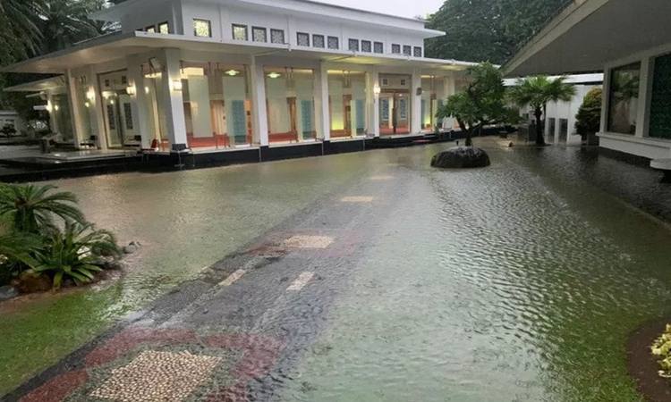 Foto-Foto Jakarta Banjir 25 Februari 2020