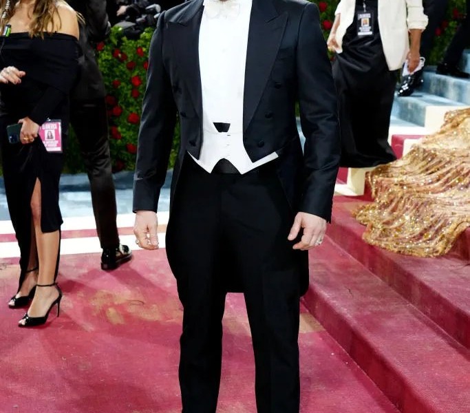 8 Selebriti Pria Berbusana Terbaik di Met Gala 2022, Jared Leto hingga Joe Jonas