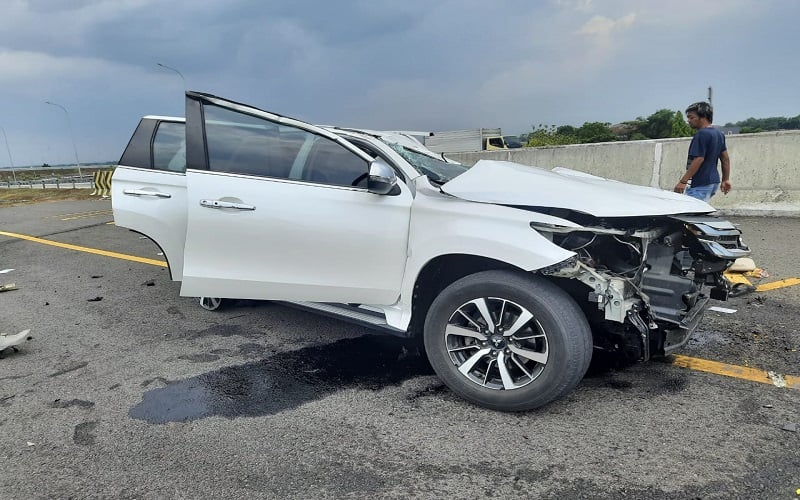 Foto Kecelakaan Tunggal Vanessa Angel dan Bibi Andriansyah di Tol Jomol