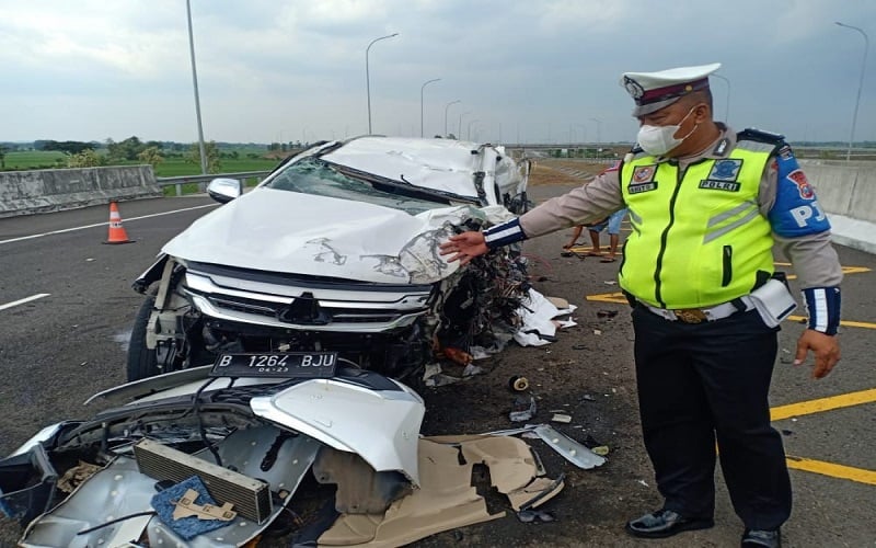 Foto Kecelakaan Tunggal Vanessa Angel dan Bibi Andriansyah di Tol Jomol