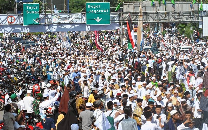 Ramai-Ramai Berkerumun Langgar Protokol Kesehatan, Salah Siapa?