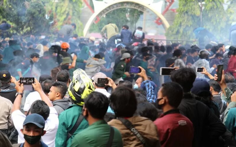 Aksi Jalanan Protes UU Cipta Kerja di Lampung Ricuh