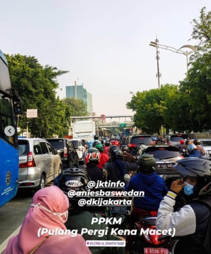 Foto-Foto Ruas Jalan di DKI Macet Parah Gara-gara PPKM Darurat