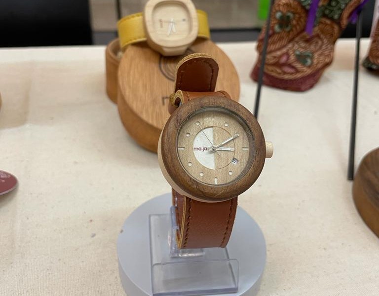 Ma.ja Watch, Sukses Jualan 200 Unit Jam Tangan Kayu Setiap Bulannya