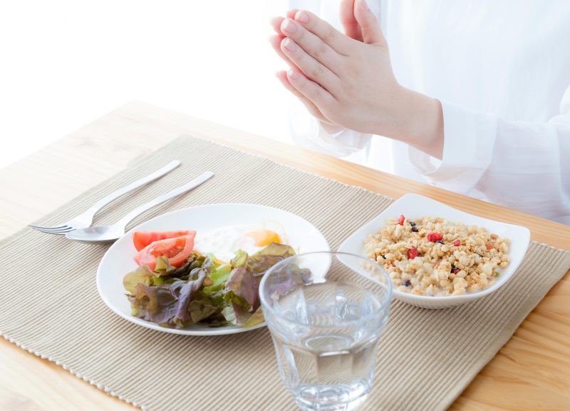 Balada Warteg di Tengah Aturan Makan 20 Menit