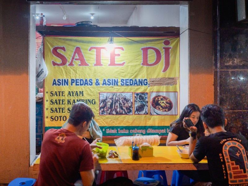 Raup Puluhan Juta Rupiah dengan Sate Berkat Teknologi