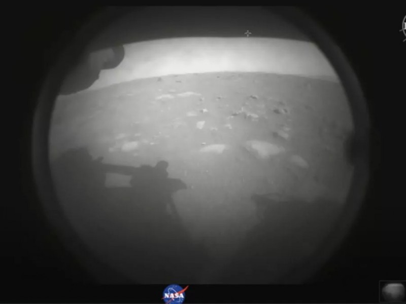 Ini Foto Pertama Permukaan Mars Hasil Jepretan Mobil Robotik NASA  