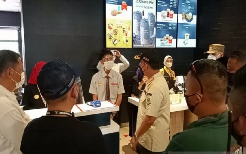 Kerumunan Promo BTS Meal McDonald's di Jakarta, Jambi, Surabaya