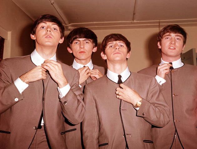 Pierre cardin merancang busana the beatles