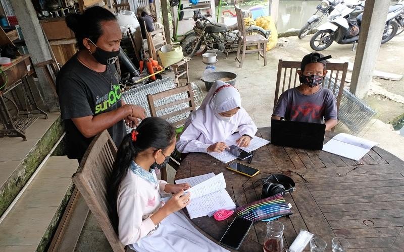 Kemendikbudristek Dorong Pembelajaran Tatap Muka Terbatas di PPKM Level 1-3