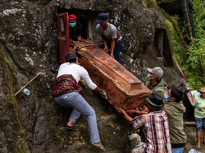 Ritual Manene Suku Toraja, Dari Leluhur Untuk Leluhur