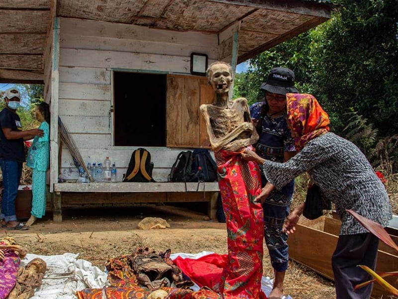 Ritual Manene Suku Toraja, Dari Leluhur Untuk Leluhur