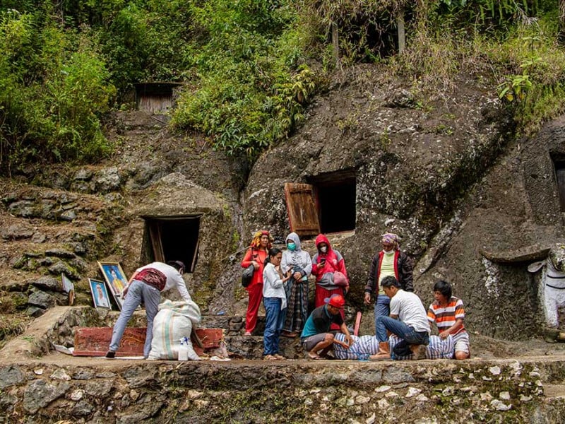 Ritual Manene Suku Toraja, Dari Leluhur Untuk Leluhur