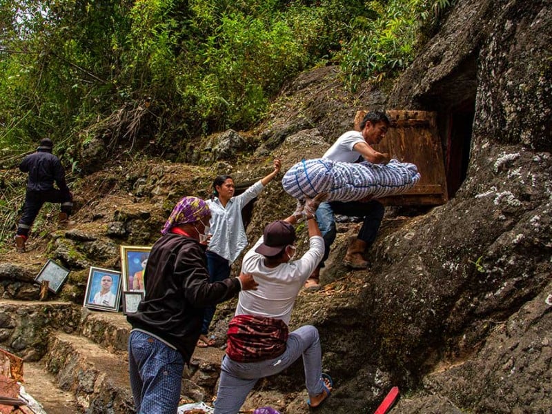 Ritual Manene Suku Toraja, Dari Leluhur Untuk Leluhur