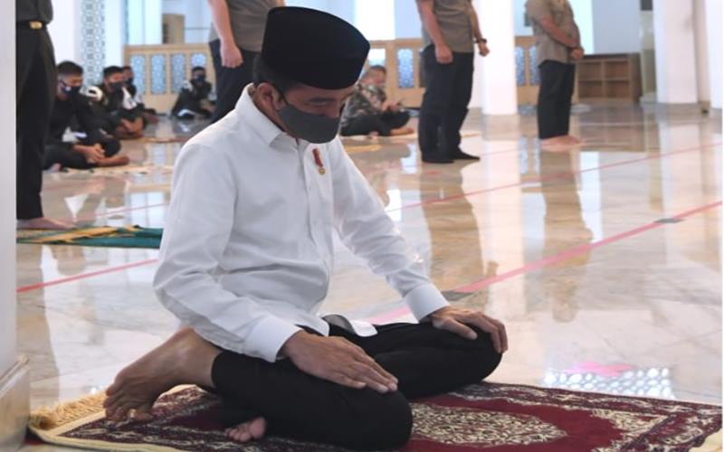 jokowi salat jumat