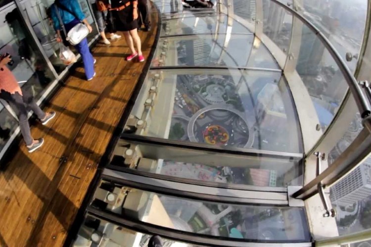 Traveler, Tengok 10 Skywalk Paling Menakutkan dan Menakjubkan di Dunia Berikut Ini