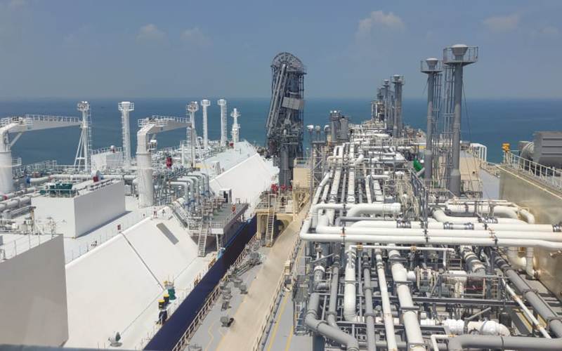 FSRU Jawa-1 Terima Transfer Perdana Gas Alam Cair