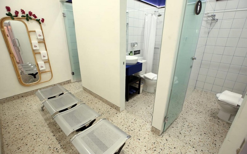 Fasilitas shower room dan locker Stasiun Tugu Yogyakarta