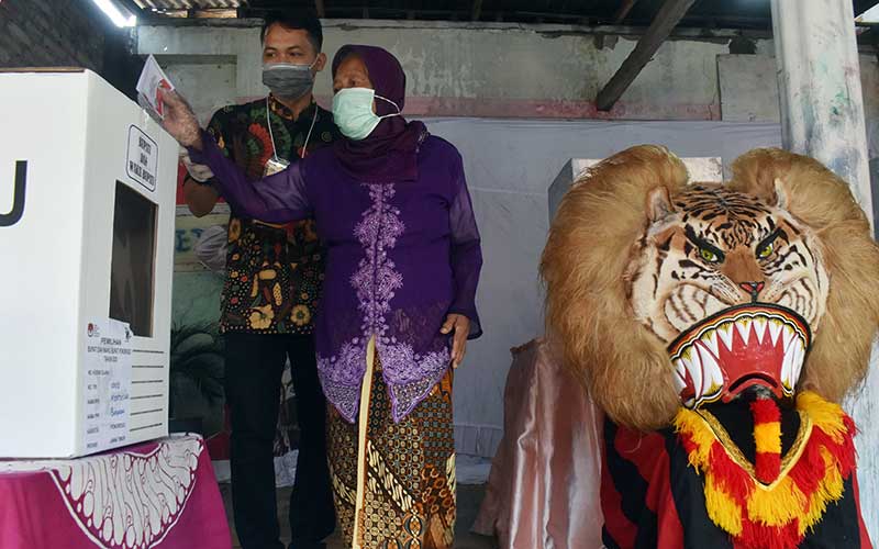 Potret Pemungutan Suara Pilkada Serentak Dari Berbagai Penjuru Tanah Air