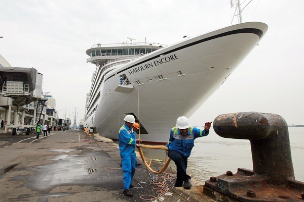 Kapal Pesiar Seabourn Encore Kunjungi Surabaya