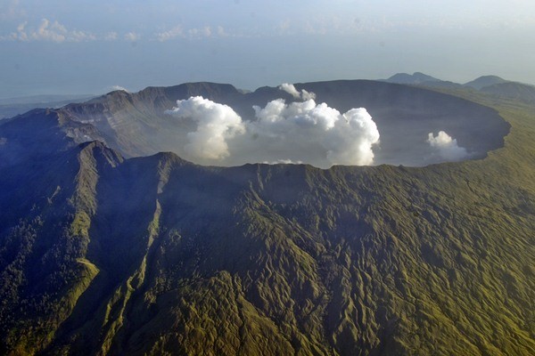 Panorama Kaldera Gunung Tambora