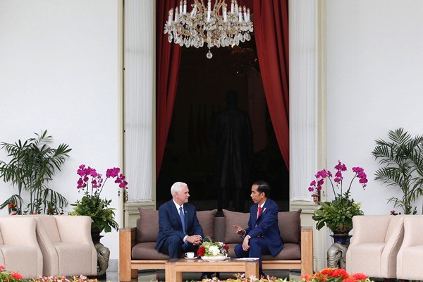 Presiden Jokowi Bertatap Muka Dengan Mike Pence