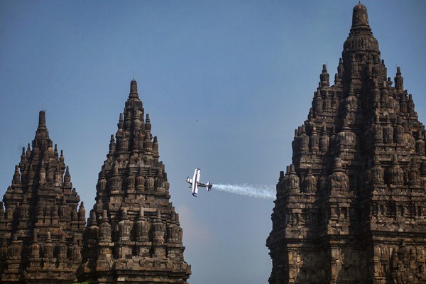 Jogja International Air Show di Candi Prambanan
