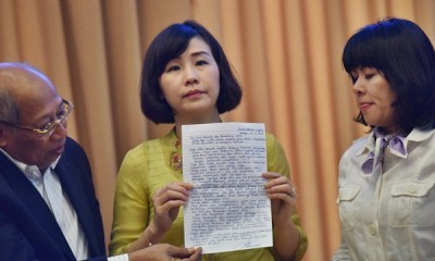 Veronica Tan Menangis Bacakan Surat Ahok