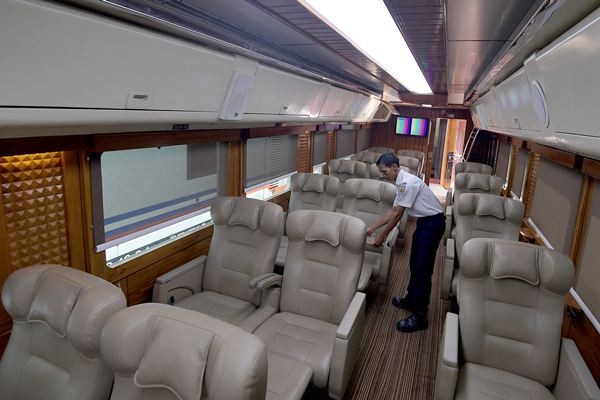 Mau Sewa Kereta Wisata Mewah? Ini Tarifnya