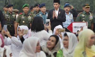 Ketika Presiden Joko Widodo Disambut Selfie Ibu-ibu