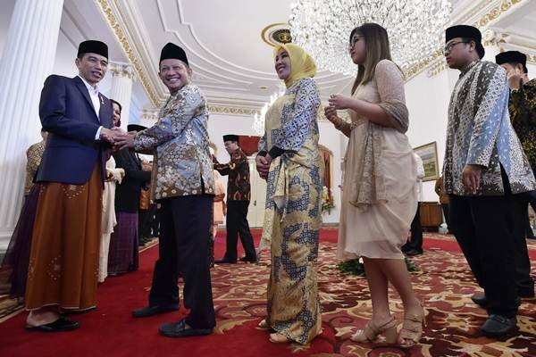 Presiden Jokowi Bersalaman Dengan Anies Baswedan dan AHY