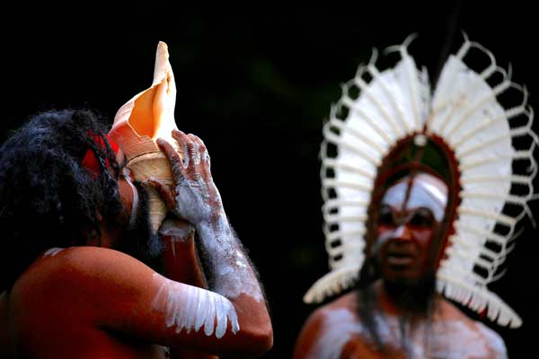 Aksi Suku Aborigin Saat Menyambut Tamu Negara