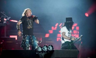 Aksi Guns N\' Roses Menggoyang Panggung Pertunjukan di Copenhagen