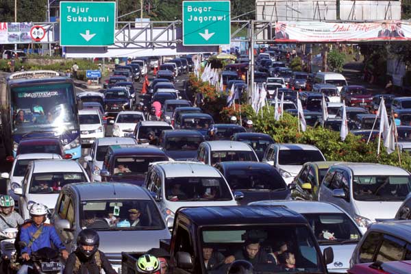 Jalur Puncak Nggak Bergerak...