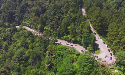 Melintasi kelok Sitinjau Laut, Padang