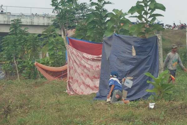 Toilet Darurat di Tepi Jalan Tol Cikopo-Palimanan
