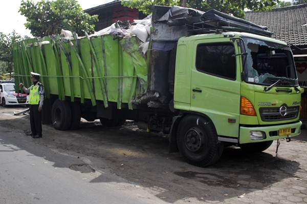Tabrakan Maut Bus Medali Mas dan Truk di Probolinggo