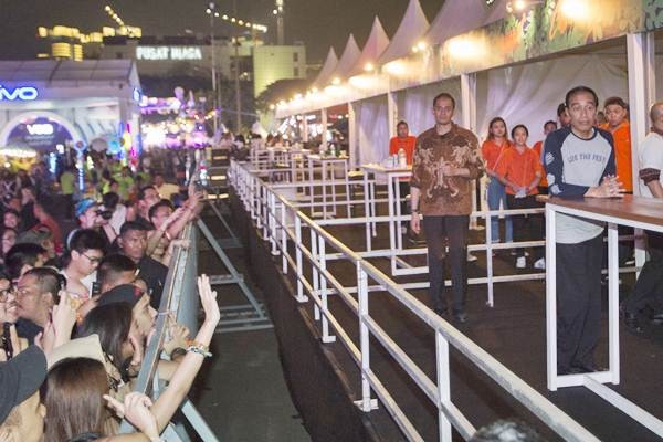 Nonton We The Fest, Presiden Jokowi Malah Jadi Tontonan