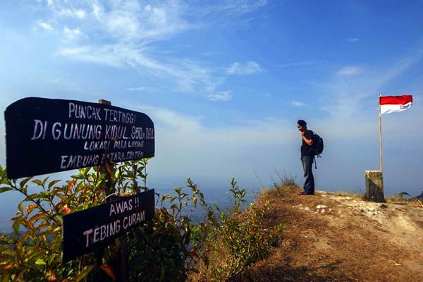 Wisata Puncak Batara Sriten Gunungkidul