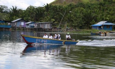 Perahu Alat Transportasi Utama di Danau Sentani