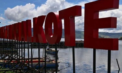 Perahu Alat Transportasi Utama di Danau Sentani