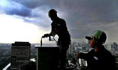 Aktivitas Pekerja Gedung Bertingkat di Jakarta