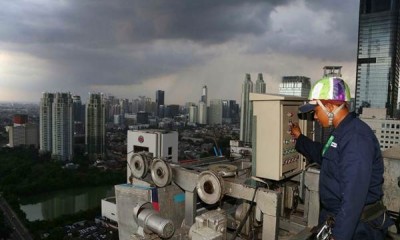 Aktivitas Pekerja Gedung Bertingkat di Jakarta