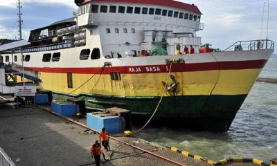 Arus Penyeberangan di Selat Sunda Terhambat Gelombang Tinggi