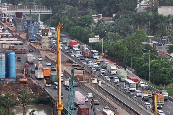 Pembangunan Jalan Tol Jakarta-Cikampek Dihentikan Sementara